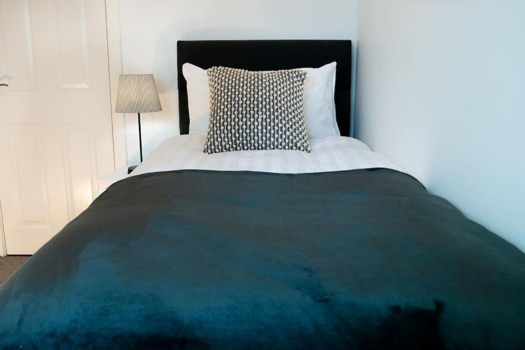 Central 2 Bedroom Luxury Home Close To River Ness Inverness Kültér fotó