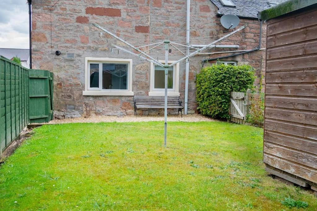 Central 2 Bedroom Luxury Home Close To River Ness Inverness Kültér fotó